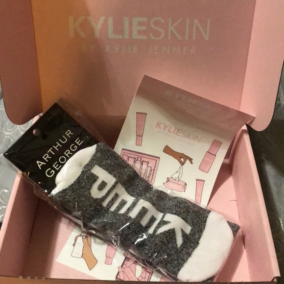 Kylie Skin Bundle - Picture 1 of 3